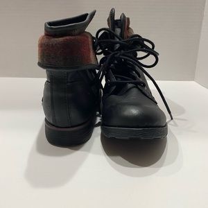 New combat boots size 6